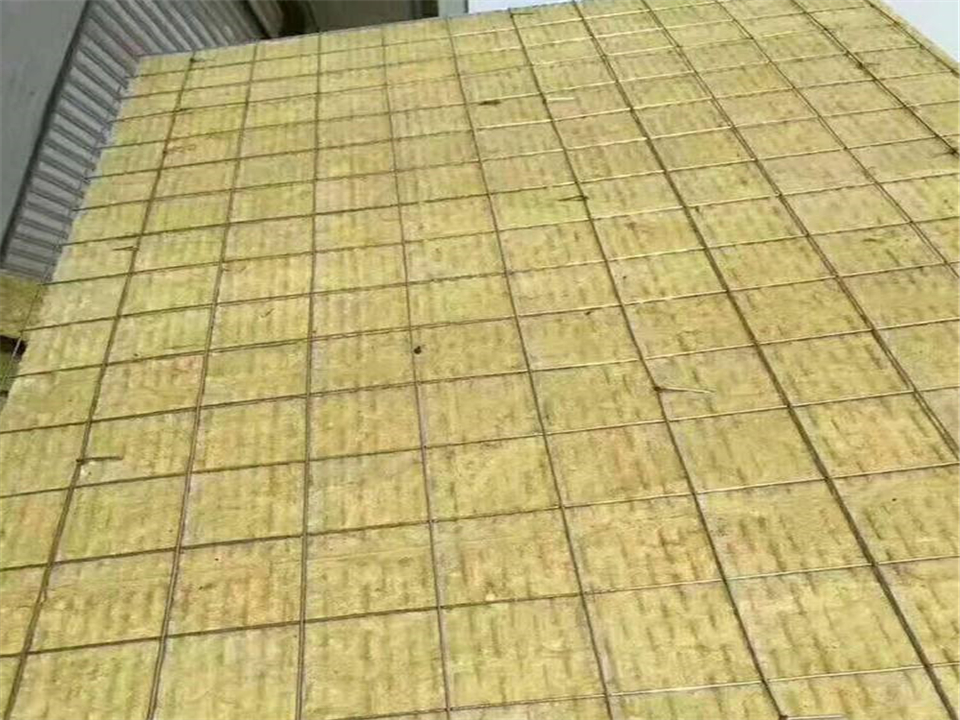 鋼網插絲岩棉闆